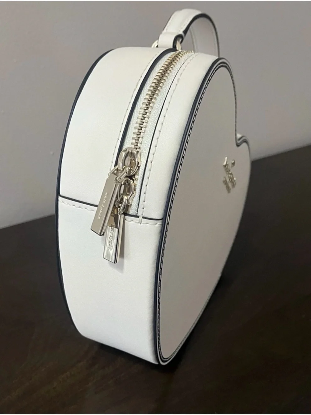 Kate spade ♠️ white heart crossbody bag top handle satchel Leather guitar strap - Picture 3 of 9